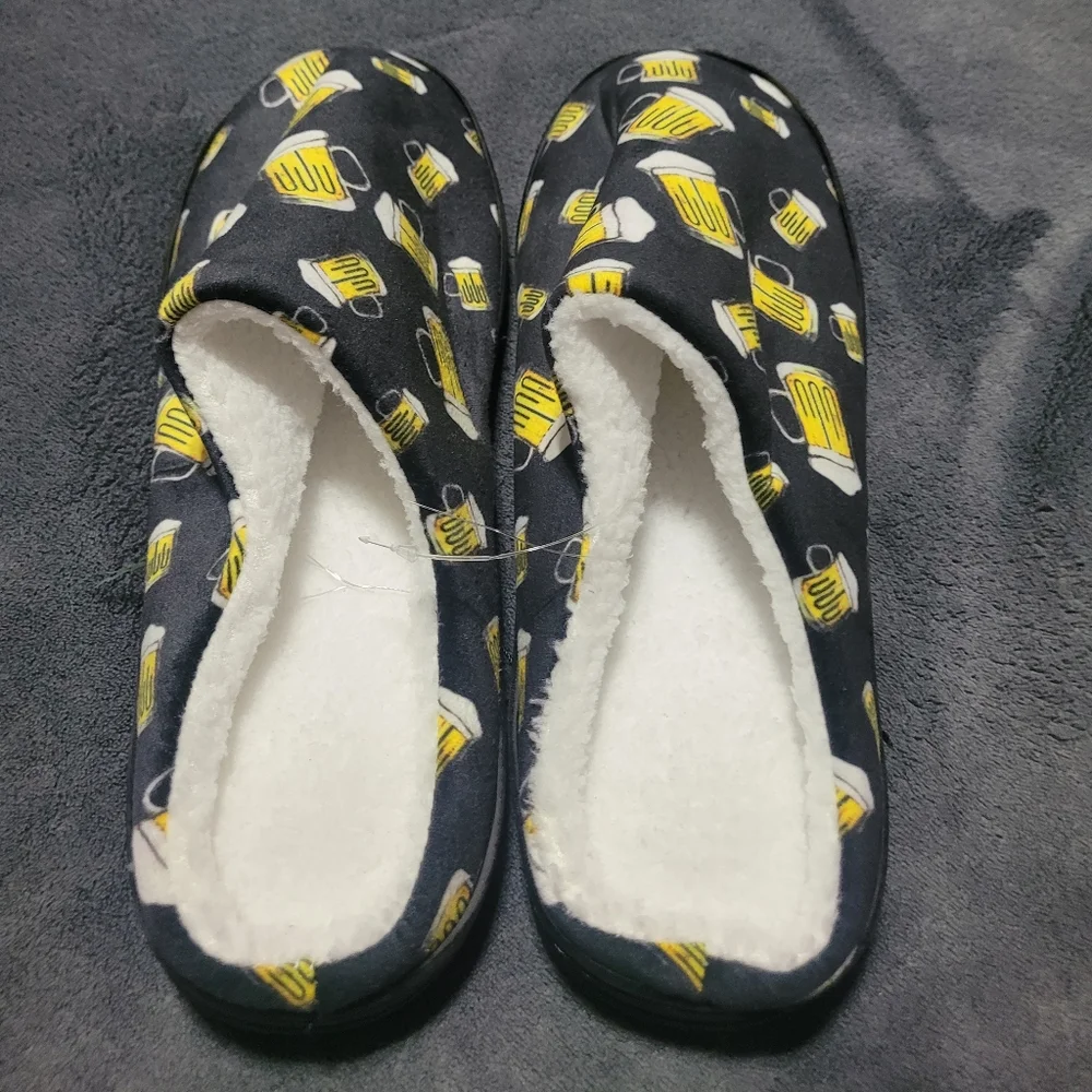 NEW Novelty Beer Slippers~Revolution~Fuzzy~Mens~Medium~XL~13